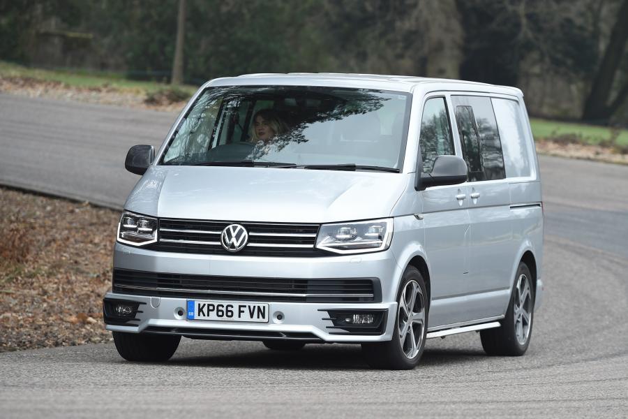  Volkswagen Transporter Sportline 2016 года  (UK) (фото 8 из 19)